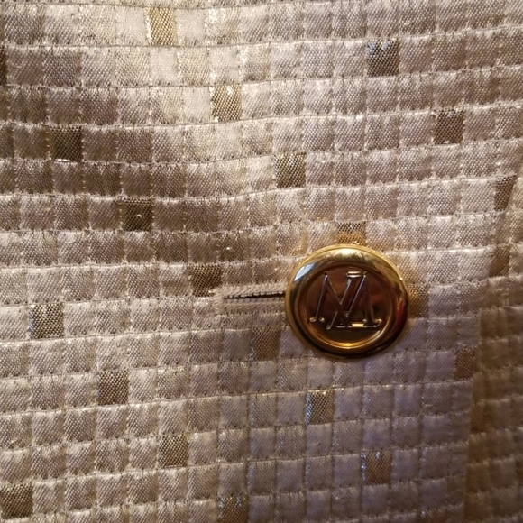 suit - Picture 2 of 4